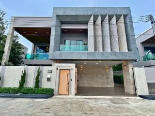 À louer et à vendre 4 chambres maison à Bang Lamung, Chonburi