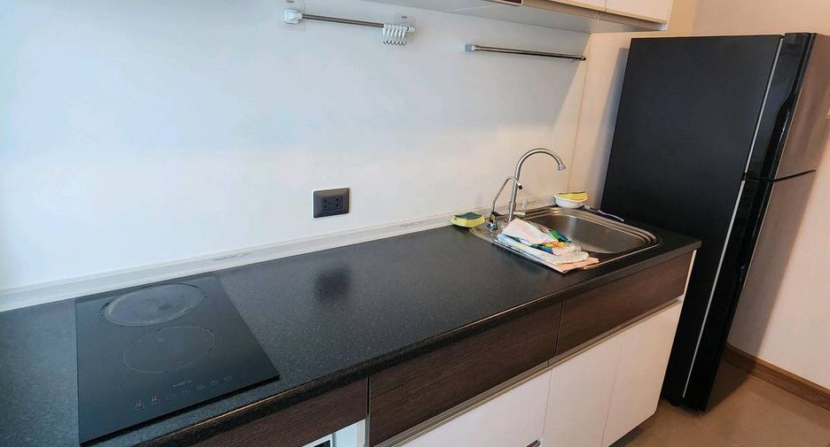 For rent 2 bedrooms condo in Huai Khwang, Bangkok