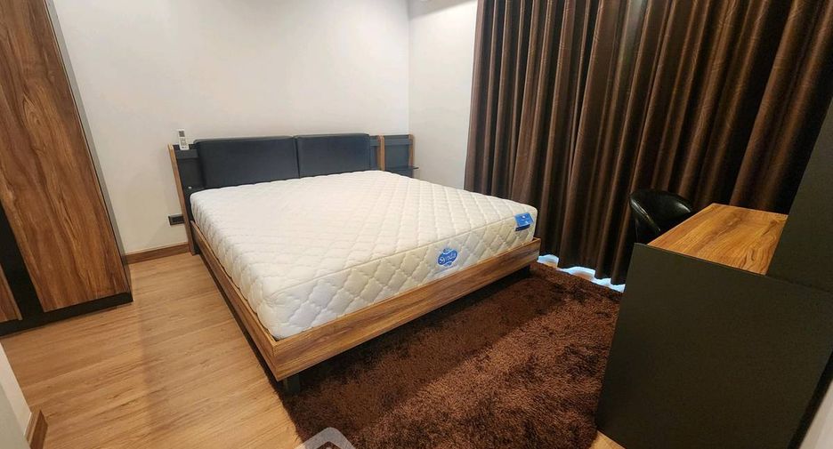 For rent 2 bedrooms condo in Huai Khwang, Bangkok