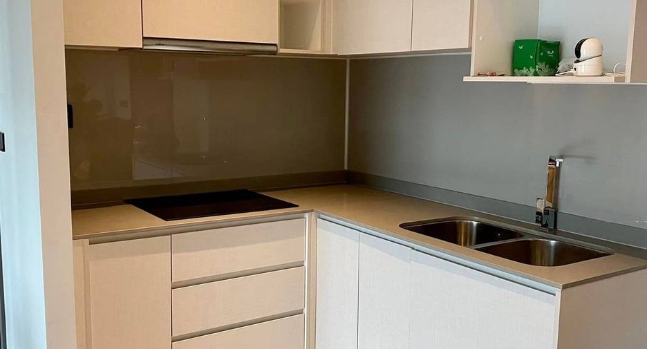 For rent 2 bedrooms condo in Thon Buri, Bangkok