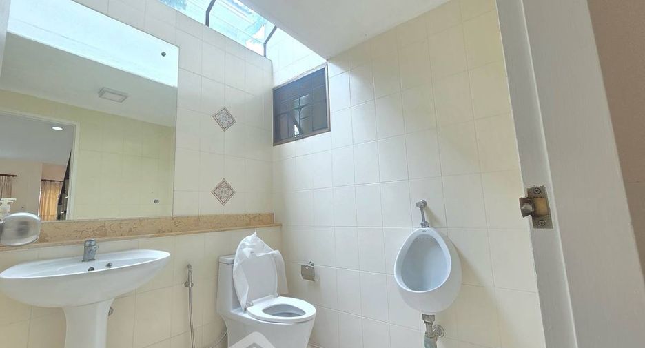 For rent 3 bedrooms house in Khan Na Yao, Bangkok
