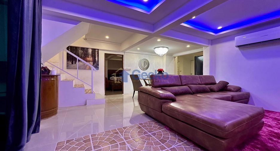 Casa en alquiler de 5 habitaciones en Jomtien, Pattaya