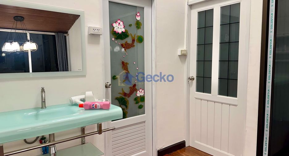Casa en alquiler de 5 habitaciones en Jomtien, Pattaya