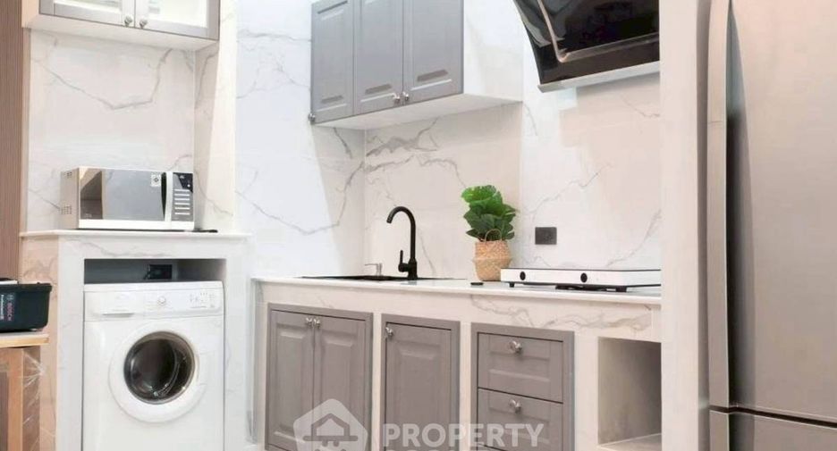 For rent 3 bedrooms condo in Khlong Toei, Bangkok