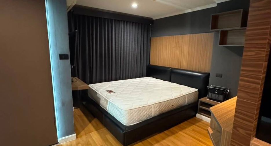 For rent 2 bedrooms condo in Yan Nawa, Bangkok