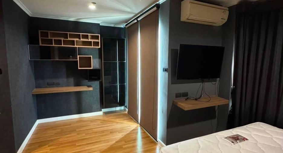 For rent 2 bedrooms condo in Yan Nawa, Bangkok