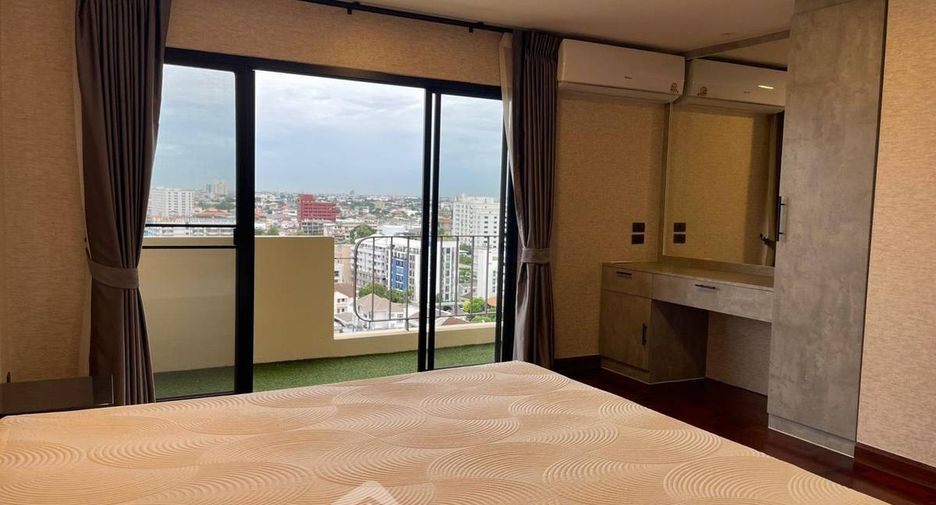 For rent 3 bedrooms condo in Watthana, Bangkok