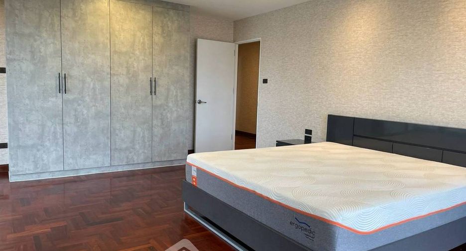 For rent 3 bedrooms condo in Watthana, Bangkok