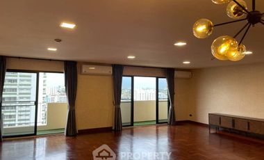 For rent 3 bedrooms condo in Watthana, Bangkok