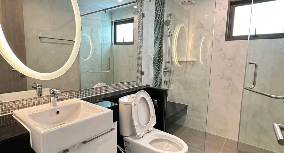For rent 2 bedrooms condo in Watthana, Bangkok