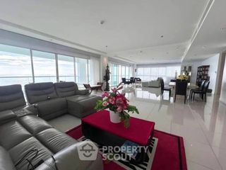 For rent 4 bedrooms condo in Na Jomtien, Pattaya
