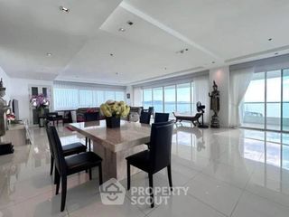 For rent 4 bedrooms condo in Na Jomtien, Pattaya