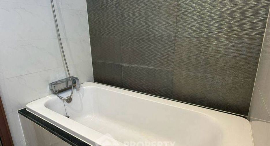 For rent 2 bedrooms condo in Phra Khanong, Bangkok