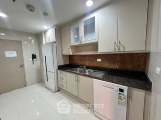 For rent 3 bedrooms apartment in Watthana, Bangkok