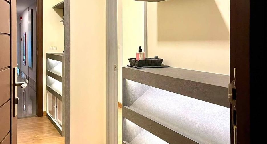 For rent 2 bedrooms condo in Watthana, Bangkok