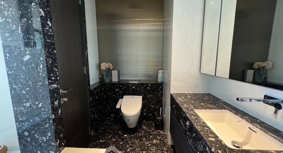 For rent 1 bed condo in Khlong Toei, Bangkok