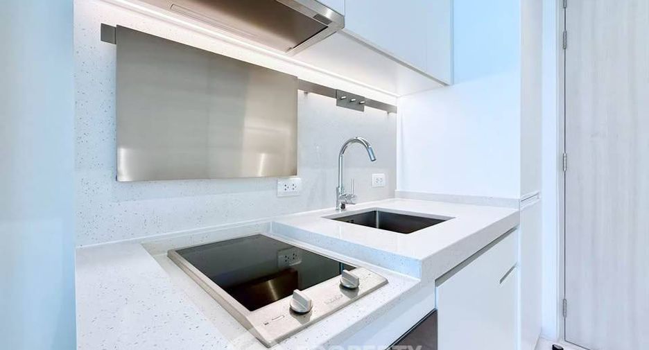 For rent 1 bed condo in Watthana, Bangkok