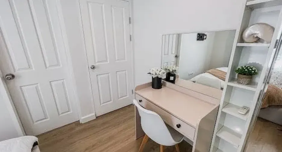 Condo en alquiler de 2 habitaciones en Huai Khwang, Bangkok
