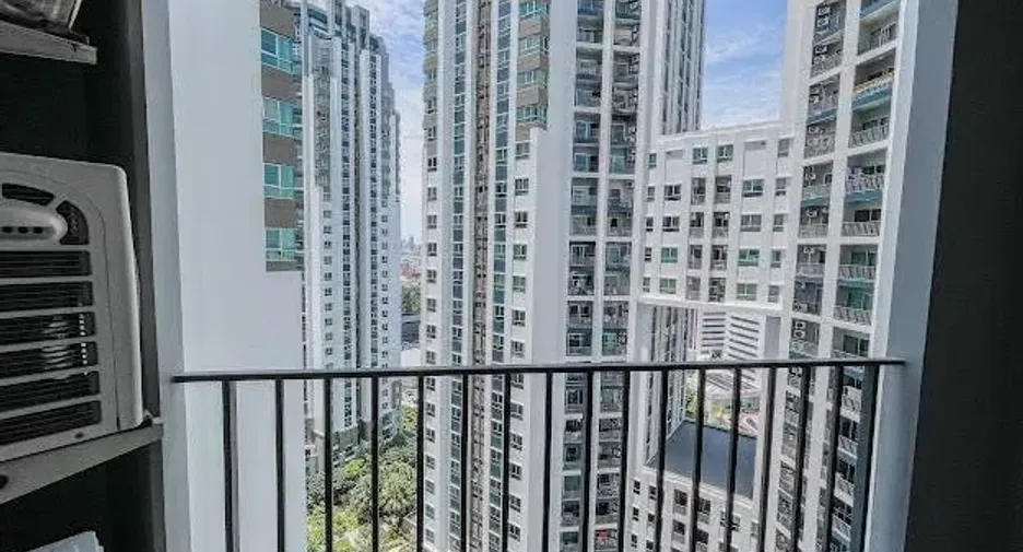 Condo en alquiler de 2 habitaciones en Huai Khwang, Bangkok