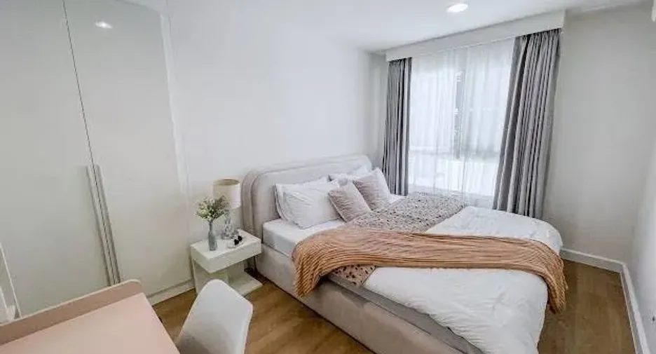 Condo en alquiler de 2 habitaciones en Huai Khwang, Bangkok