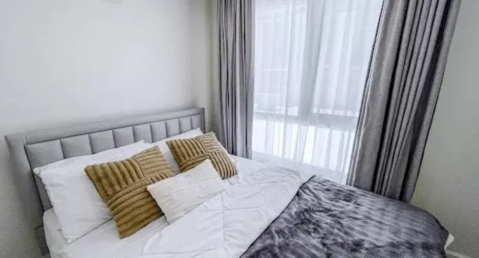Condo en alquiler de 2 habitaciones en Huai Khwang, Bangkok