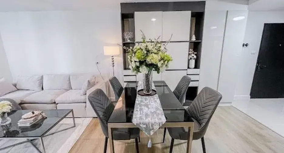 Condo en alquiler de 2 habitaciones en Huai Khwang, Bangkok