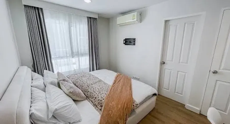 Condo en alquiler de 2 habitaciones en Huai Khwang, Bangkok