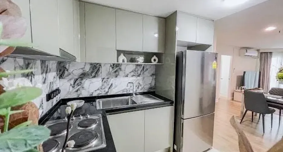 Condo en alquiler de 2 habitaciones en Huai Khwang, Bangkok