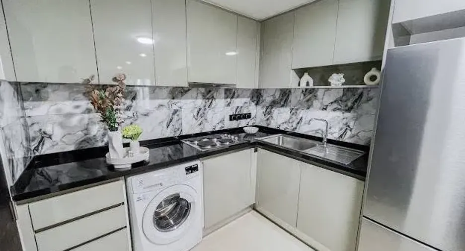 Condo en alquiler de 2 habitaciones en Huai Khwang, Bangkok