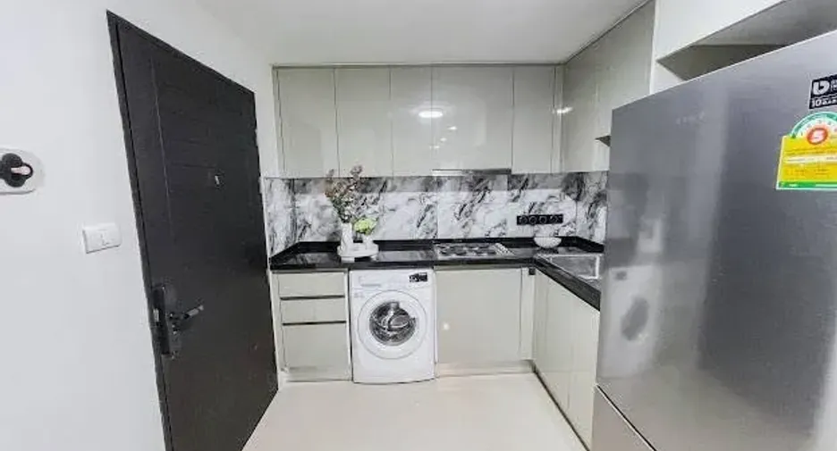 Condo en alquiler de 2 habitaciones en Huai Khwang, Bangkok