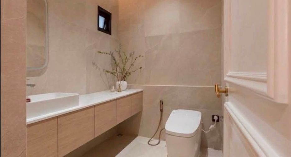Haus zur Miete mit 5 Zimmer in Bang Na, Bangkok