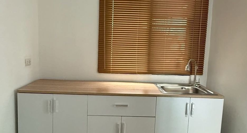 For rent 3 bedrooms townhouse in Bang Khen, Bangkok