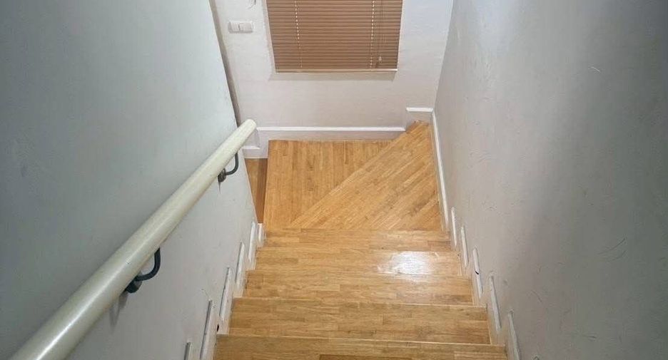 For rent 3 bedrooms townhouse in Bang Khen, Bangkok