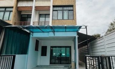 For rent 3 bedrooms townhouse in Bang Khen, Bangkok