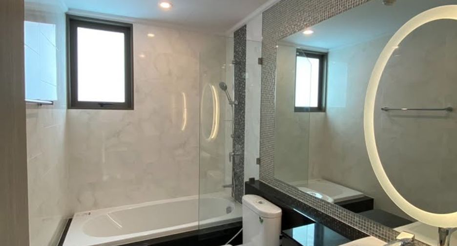 For rent and for sale 2 bedrooms condo in Watthana, Bangkok