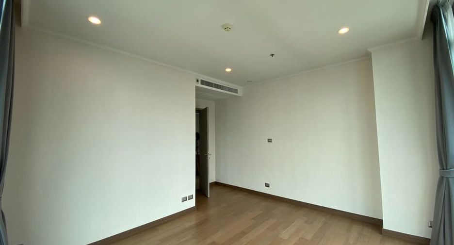 For rent and for sale 2 bedrooms condo in Watthana, Bangkok