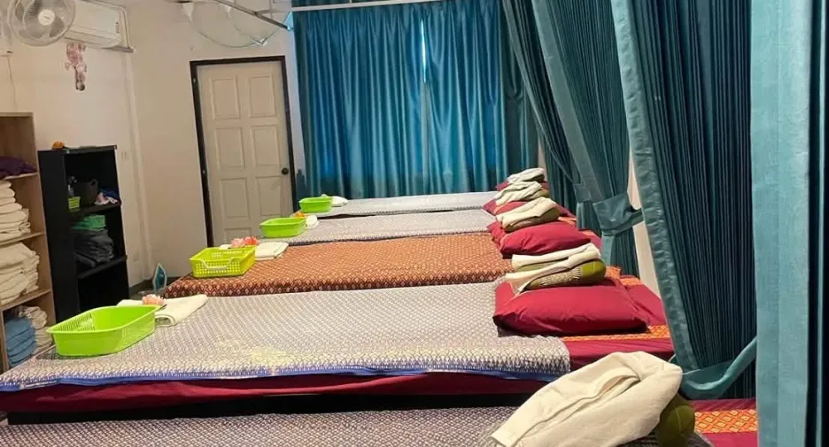 Gewerbefläche zum Kauf mit 2 Zimmer in Bang Lamung, Chonburi
