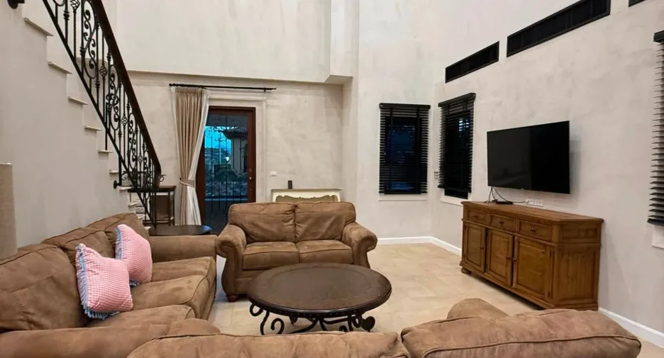 For rent 3 bedrooms villa in Huay Yai, Pattaya