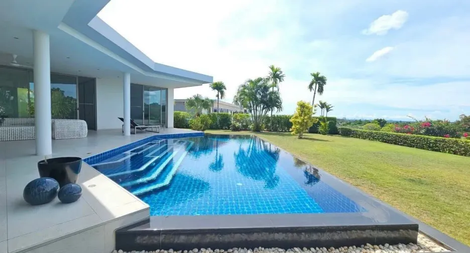 À vendre 3 chambres villa à Bang Saray, Pattaya