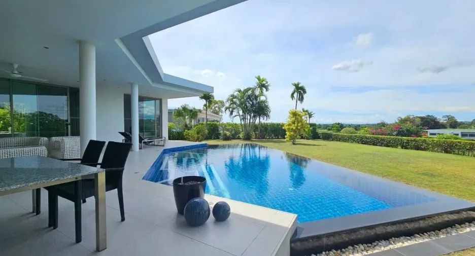 À vendre 3 chambres villa à Bang Saray, Pattaya