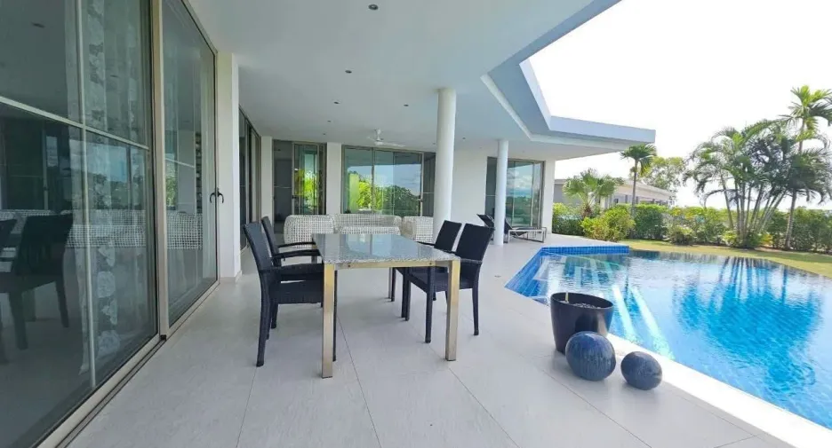 À vendre 3 chambres villa à Bang Saray, Pattaya