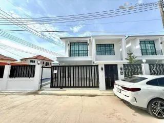 Villa en venta de 4 habitaciones en Bang Lamung, Chonburi