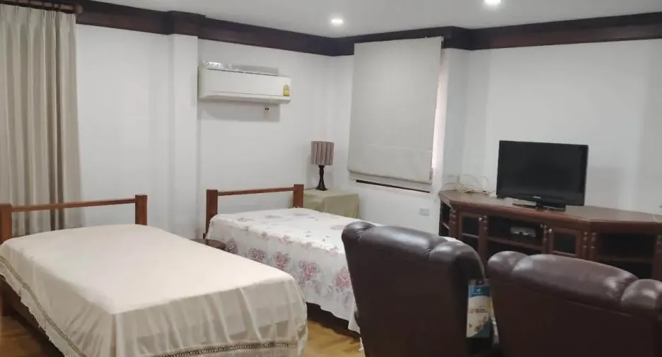 For rent 4 bedrooms house in Mueang Chiang Mai, Chiang Mai
