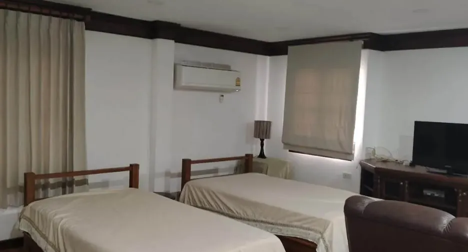For rent 4 bedrooms house in Mueang Chiang Mai, Chiang Mai