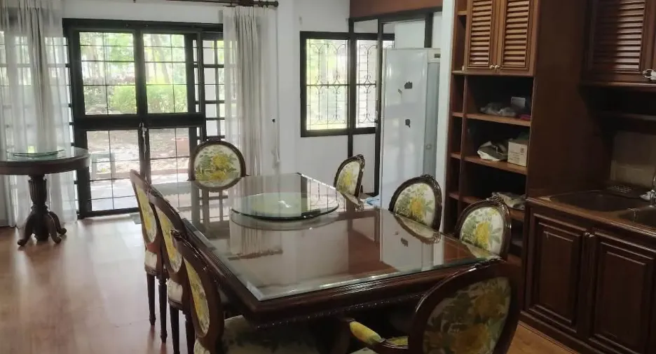 For rent 4 bedrooms house in Mueang Chiang Mai, Chiang Mai