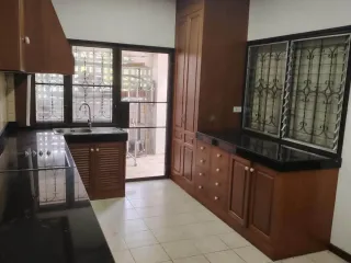 For rent 4 bedrooms house in Mueang Chiang Mai, Chiang Mai