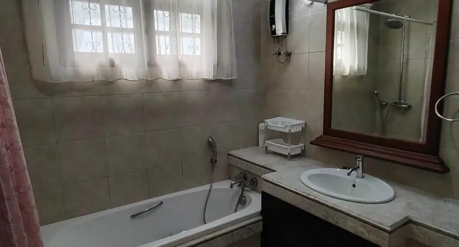 For rent 4 bedrooms house in Mueang Chiang Mai, Chiang Mai
