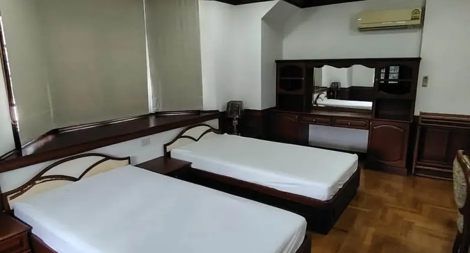 For rent 4 bedrooms house in Mueang Chiang Mai, Chiang Mai