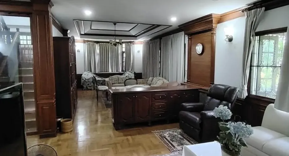For rent 4 bedrooms house in Mueang Chiang Mai, Chiang Mai