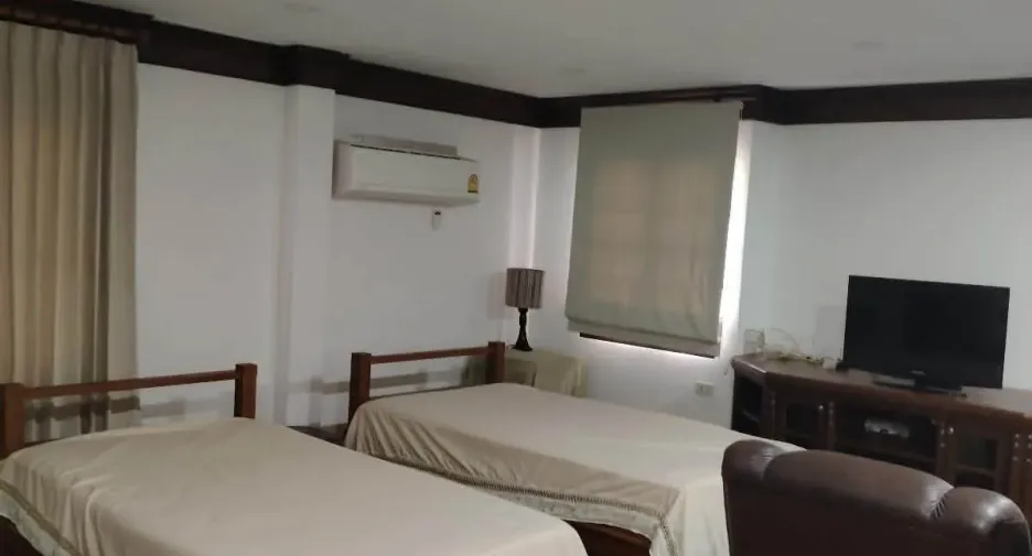 For rent 4 bedrooms house in Mueang Chiang Mai, Chiang Mai